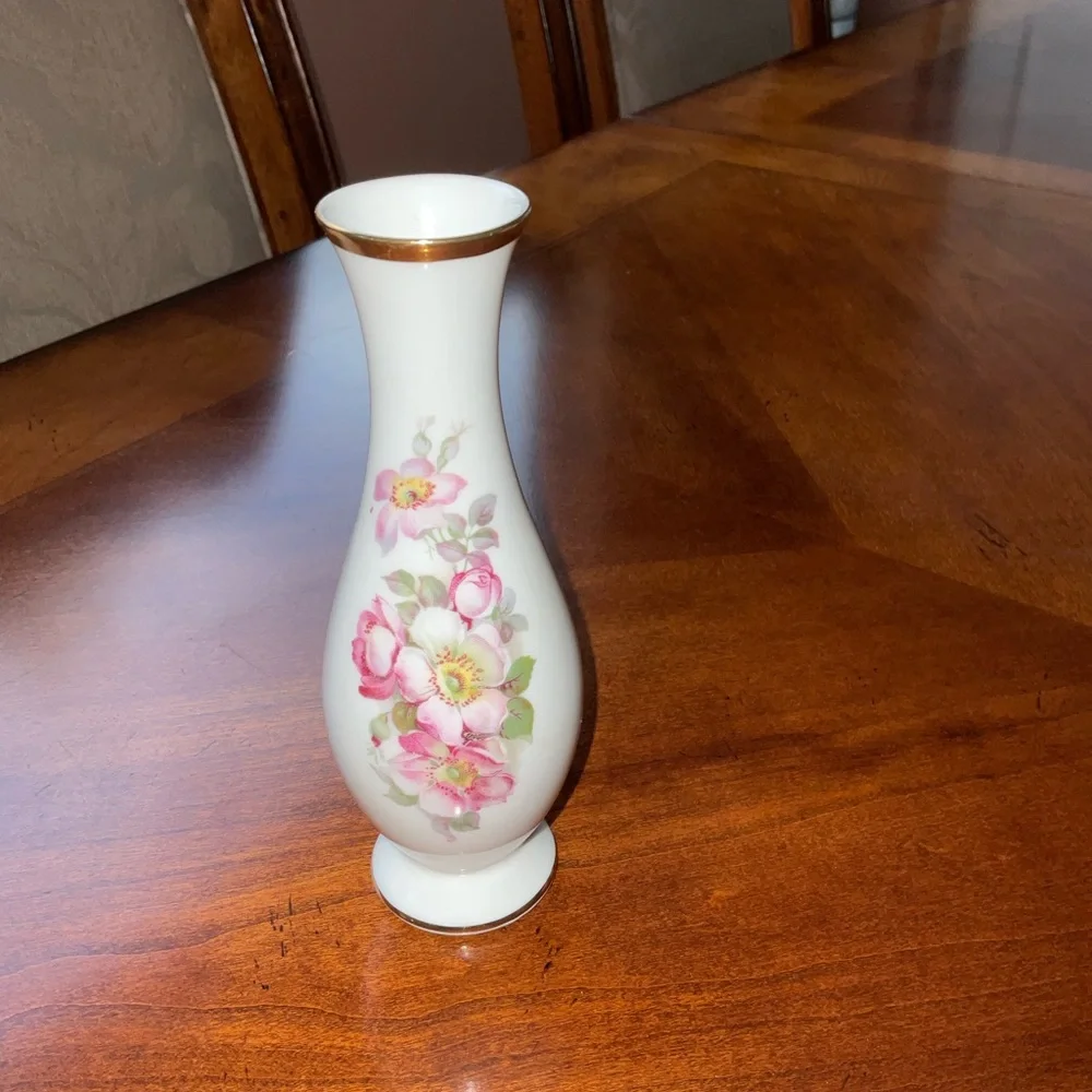 Vintage Gerold Porzellan Vase, 6” Tall, gorgeous condition, pink flowers